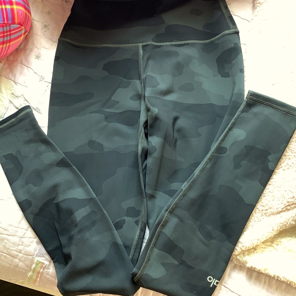Alo camouflage leggings